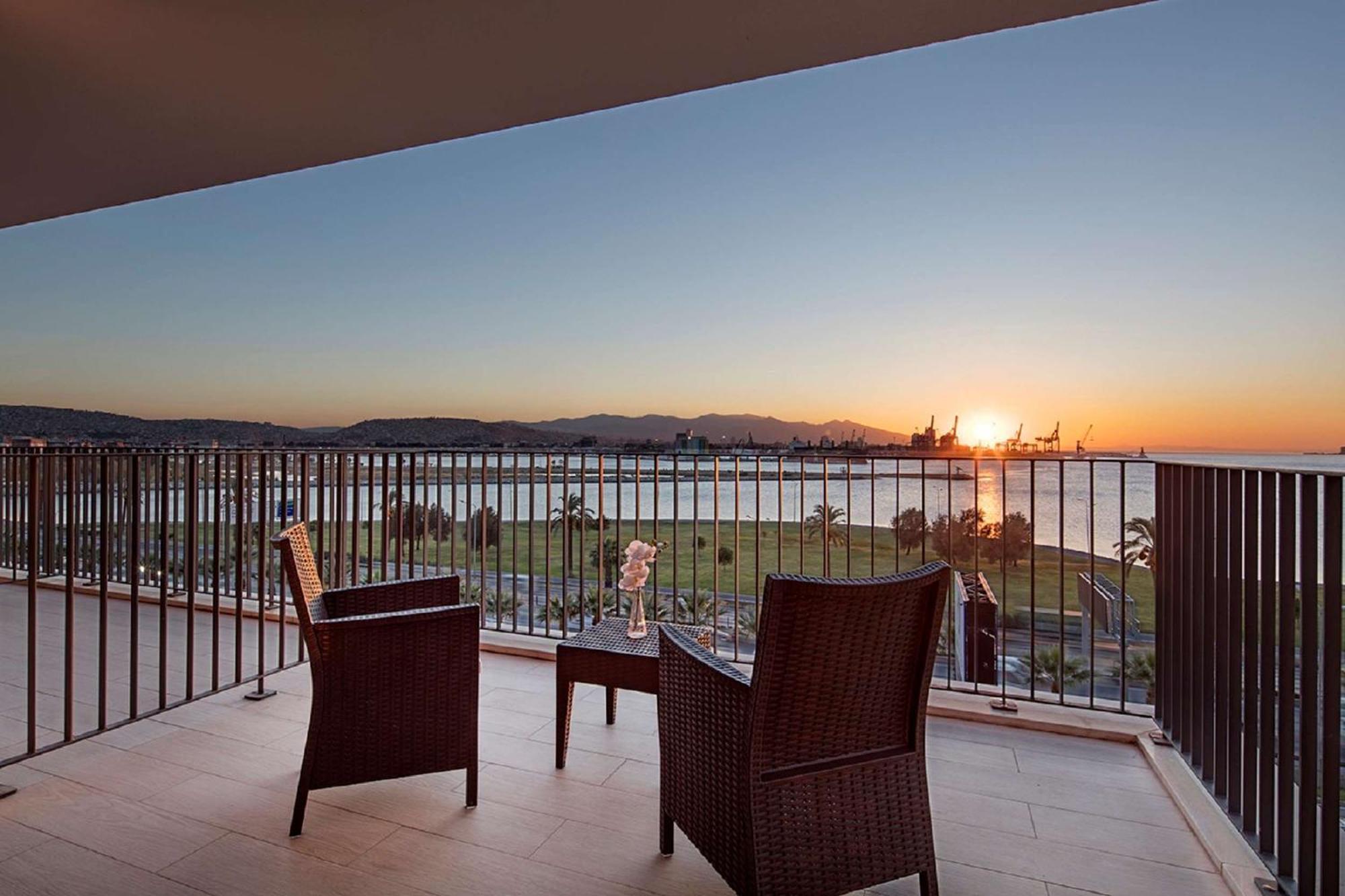 Hotel Hilton Garden Bayrakli 4*