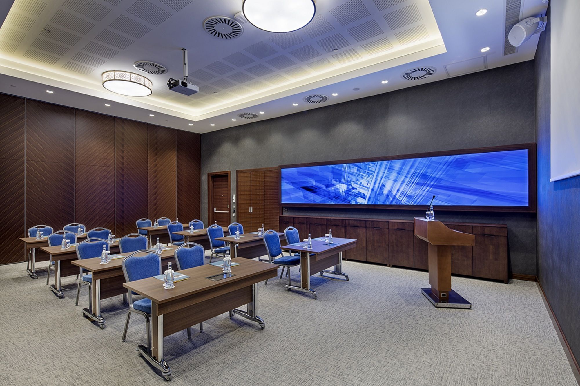 Hilton Garden Bayrakli 4*