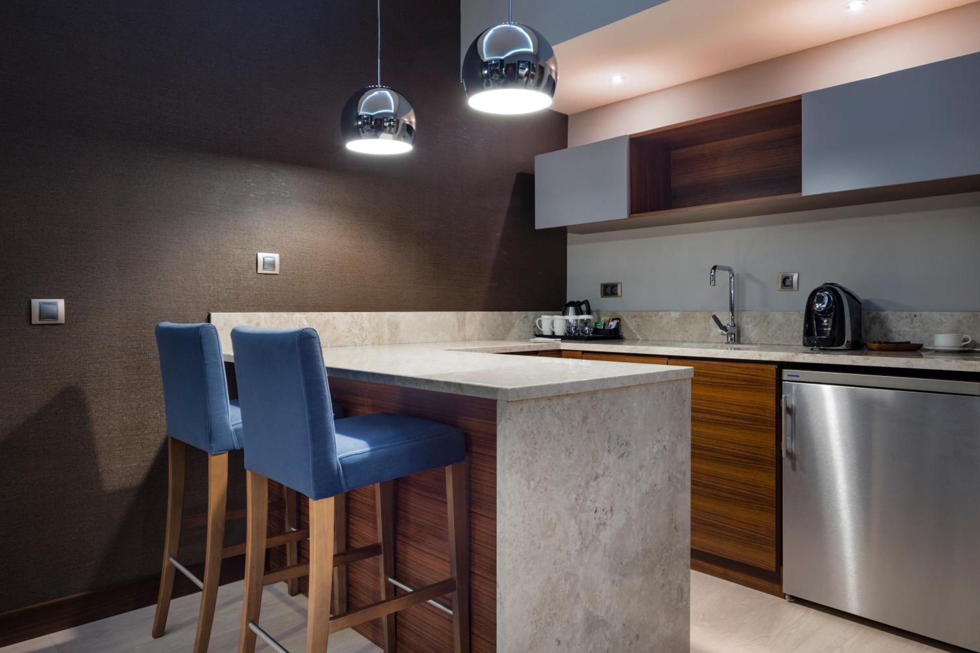 Hilton Garden Bayrakli 4*