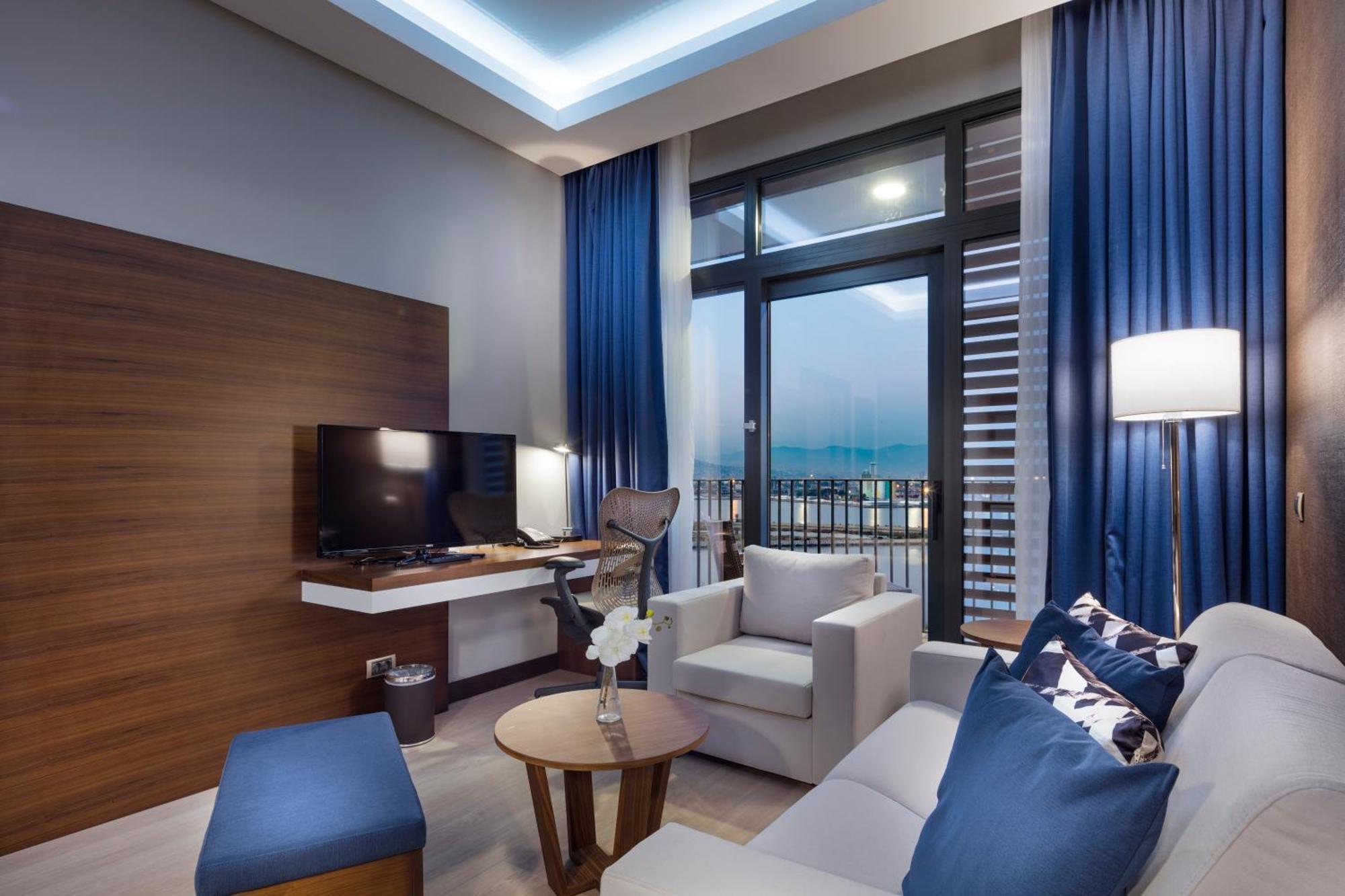 Hilton Garden Bayrakli 4*
